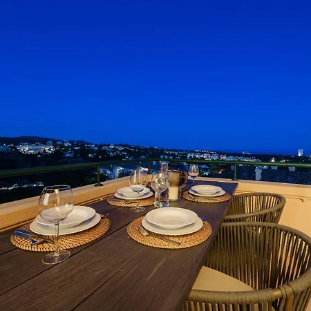 Apartament Apartment, With Large Private Terrace And Panoramic Sea Views, In Elviria Hills, *