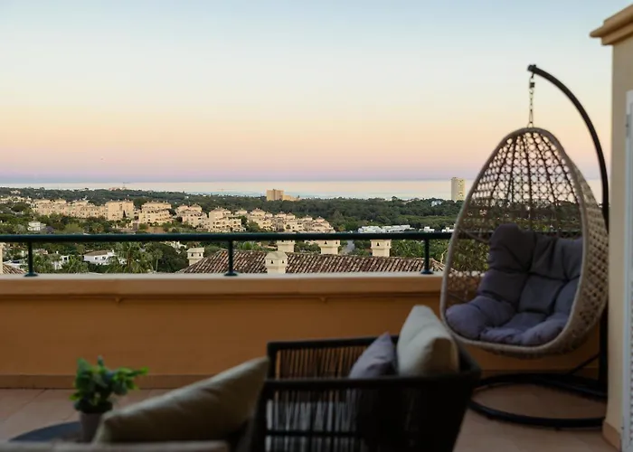 Apartment, With Large Private Terrace And Panoramic Sea Views, In Elviria Hills, Apartament