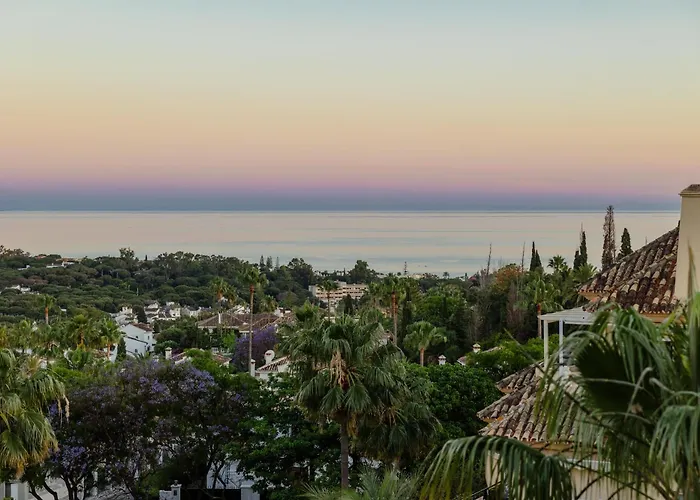 アパート Apartment, With Large Private Terrace And Panoramic Sea Views, In Elviria Hills, マルベーリャ