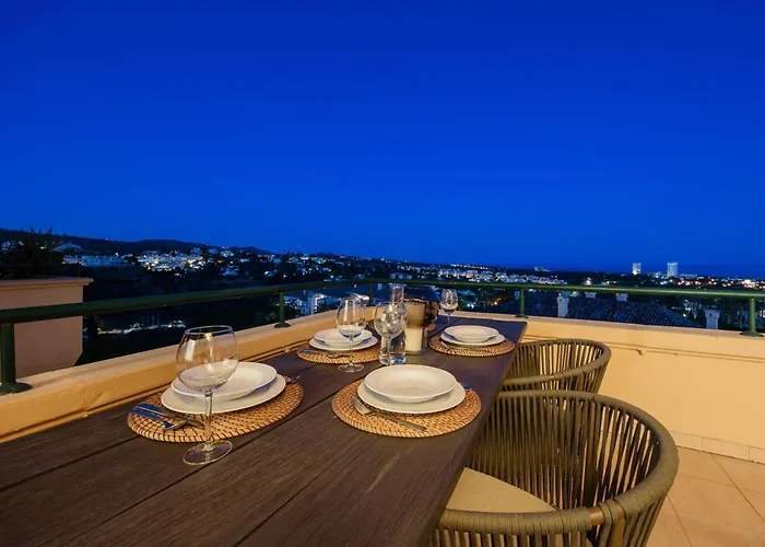 Apartman Apartment, With Large Private Terrace And Panoramic Sea Views, In Elviria Hills, *