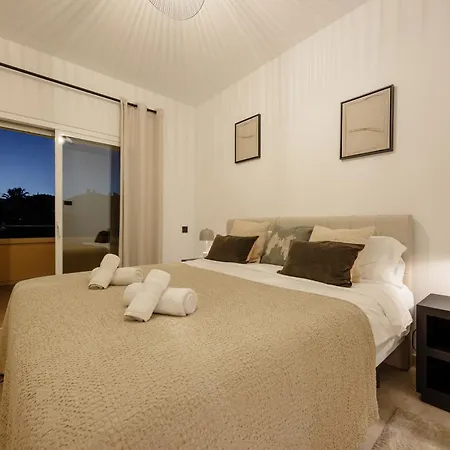 Apartment, With Large Private Terrace And Panoramic Sea Views, In Elviria Hills, * מארבלה